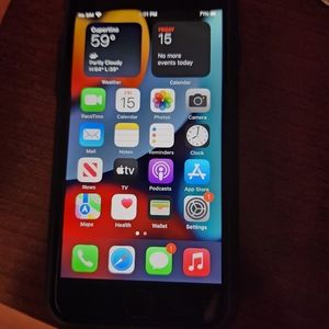 Apple Iphone 6S 32 GB with new case and wire for charging